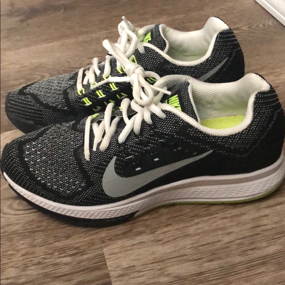 Size 6.5 Nike zoom structure 18 only worn once
